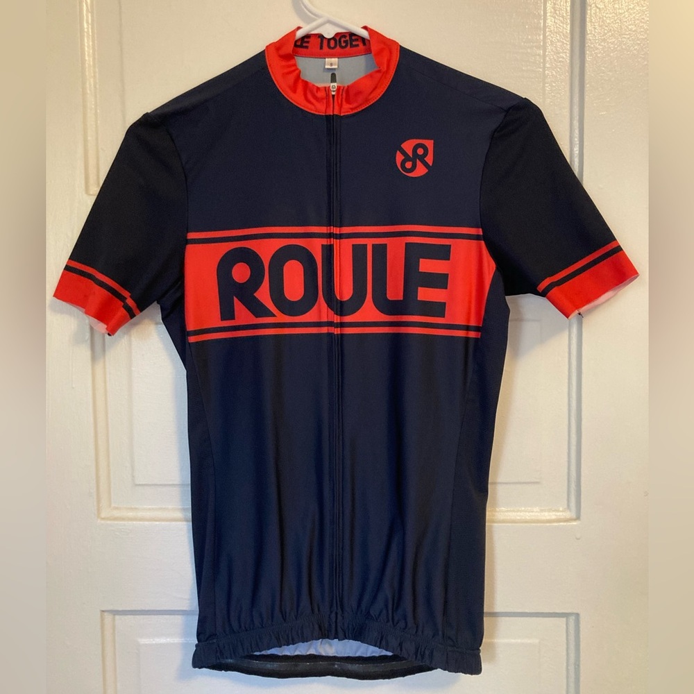 High contrast cycling jersey